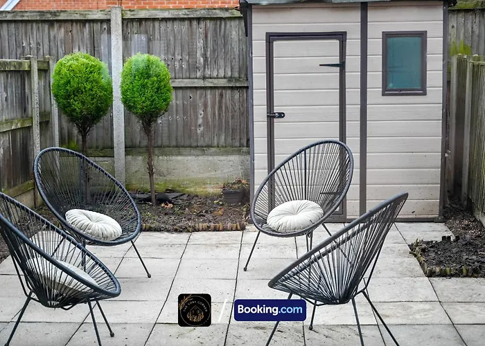 Cosy 4-bed House L Garden L Free Parking L Wifi L Specious L Hosted By The Cosy Corner Nationwide *