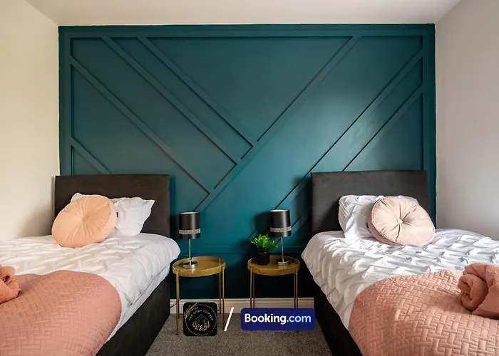 아파트 Cosy 3-bed House L Garden L Free Parking L Stretford L Sleeps 7 L Book Today With The Cosy Corner Nationwide 맨체스터