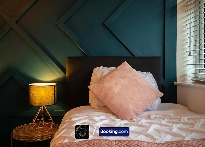 Cosy 3-bed House L Garden L Free Parking L Stretford L Sleeps 7 L Book Today With The Cosy Corner Nationwide Apartment *