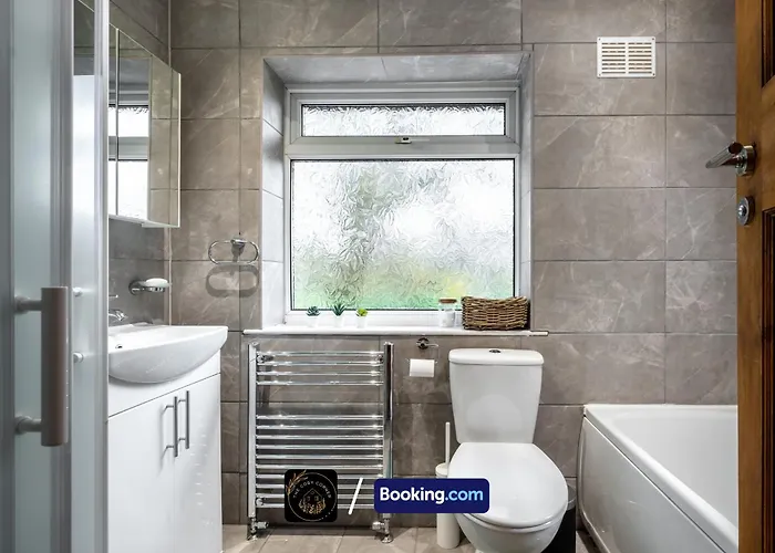 Apartment Cosy 3-bed House L Garden L Free Parking L Stretford L Sleeps 7 L Book Today With The Cosy Corner Nationwide *