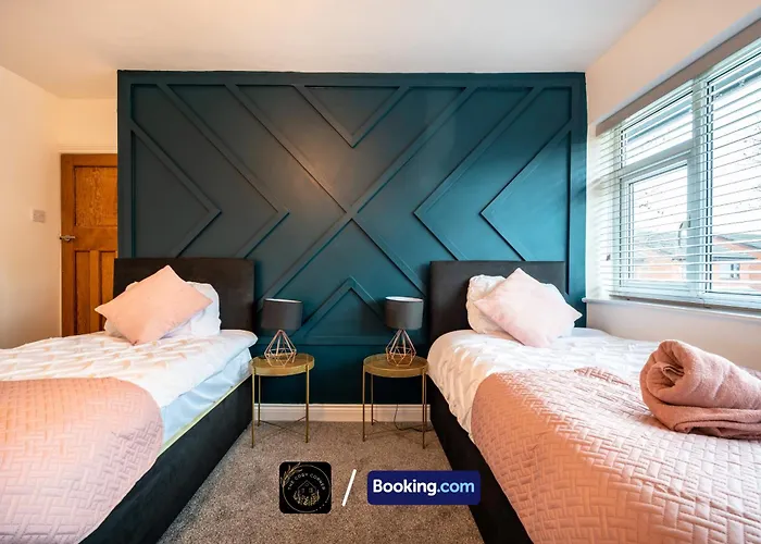 아파트 Cosy 3-bed House L Garden L Free Parking L Stretford L Sleeps 7 L Book Today With The Cosy Corner Nationwide 맨체스터
