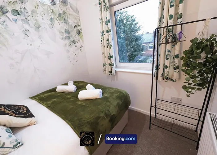 Modern 4-bed House, Free Parking & Wifi In Swinton * مانشستر