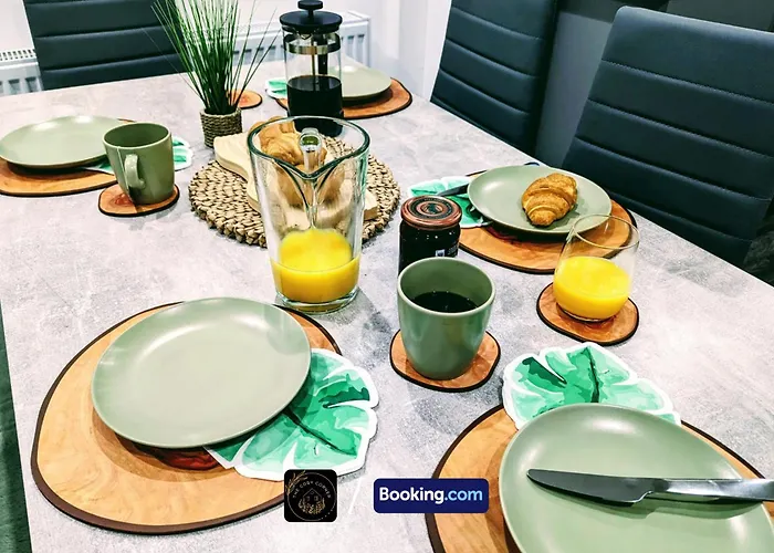 Modern 4-bed House, Free Parking & Wifi In Swinton