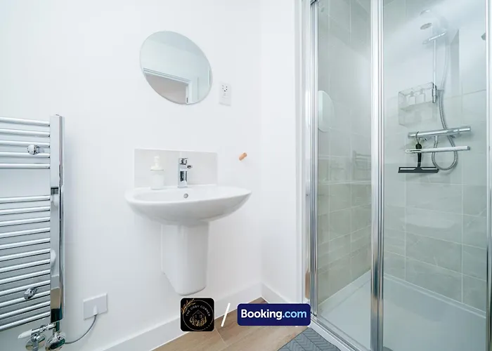 3-bed House L Free Parking L Wifi L Your Away From Hosted By The Cosy Corner Nationwide 아파트