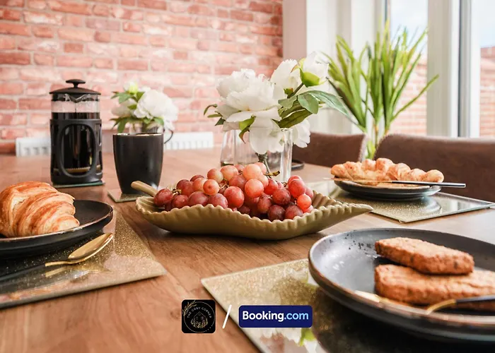 3-bed House L Free Parking L Wifi L Your Away From Hosted By The Cosy Corner Nationwide 아파트