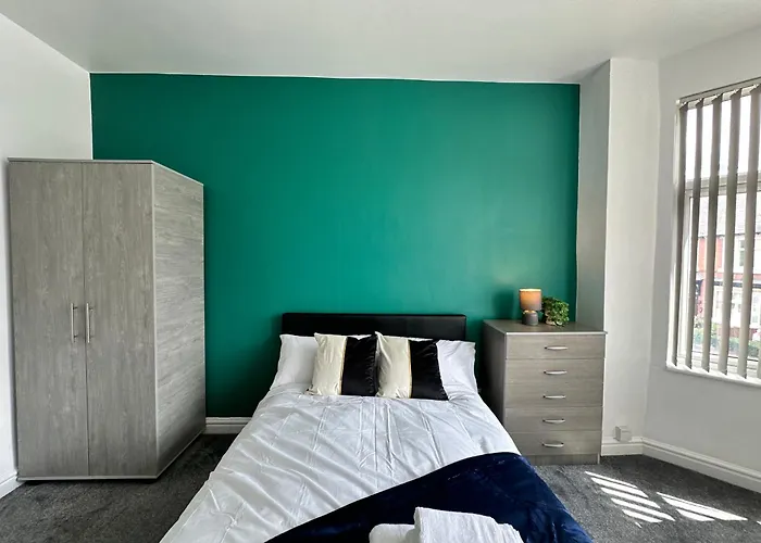 Daisybank Co-living - Private Self-cater Manchester