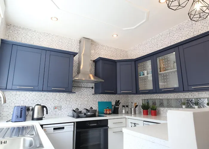 2-bedroom, Free Parking, High Speed Wi-fi, Swinton Semesterbostad *