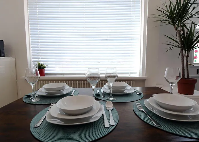 2-bedroom, Free Parking, High Speed Wi-fi, Swinton * 맨체스터