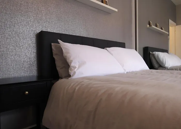 2-bedroom, Free Parking, High Speed Wi-fi, Swinton Semesterbostad Manchester