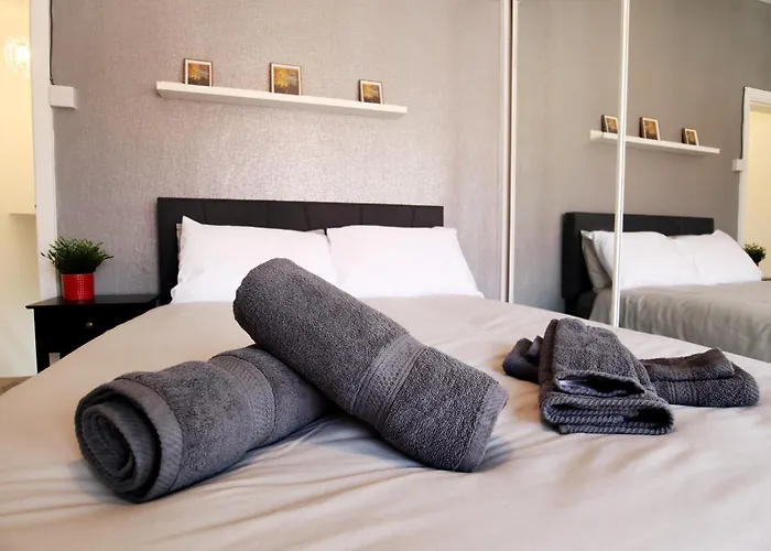 2-bedroom, Free Parking, High Speed Wi-fi, Swinton 맨체스터