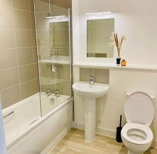 1 Big Stunning Bedroom In An Central To Piccadilly, Mancity Stadium, And Coop Live