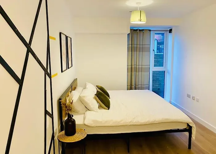 1 Big Stunning Bedroom In An Central To Piccadilly, Mancity Stadium, And Coop Live דירה מנצ'סטר