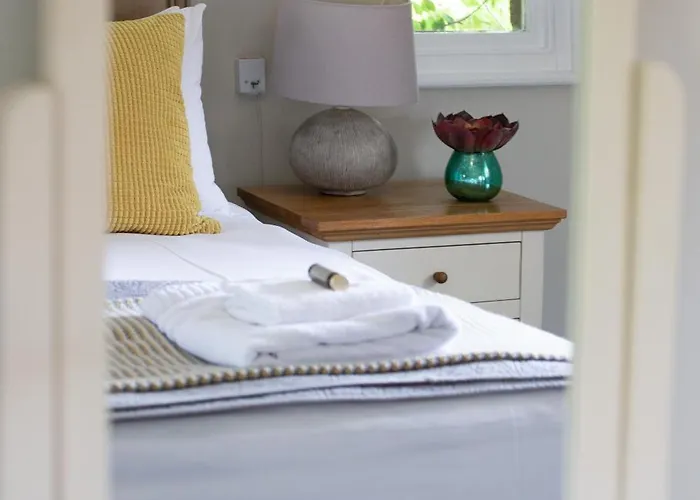 Lock Keepers - Detached House In The