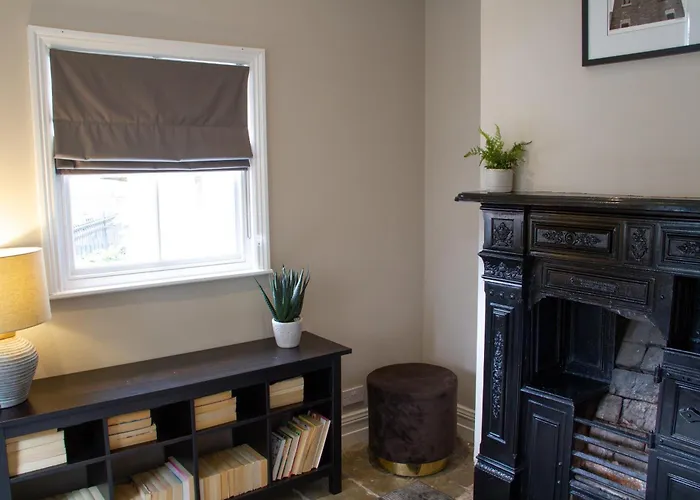 Lock Keepers - Detached House In The 펜션