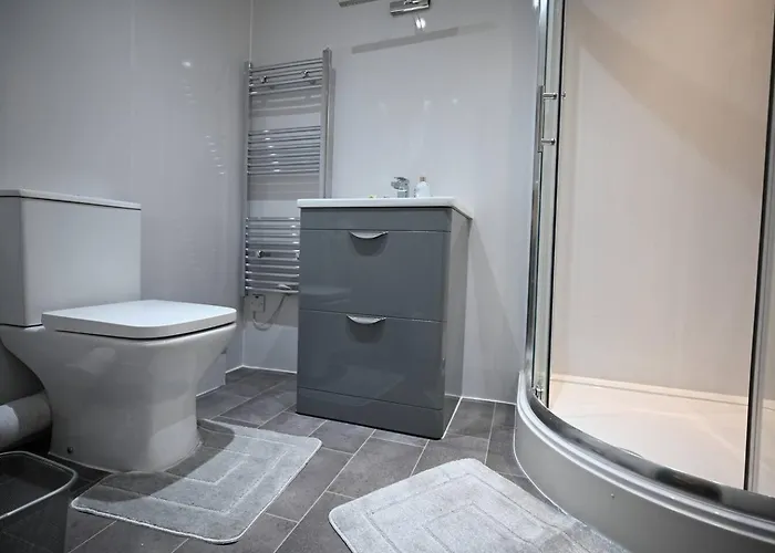 Spacious Studio Near Christie Hospital *