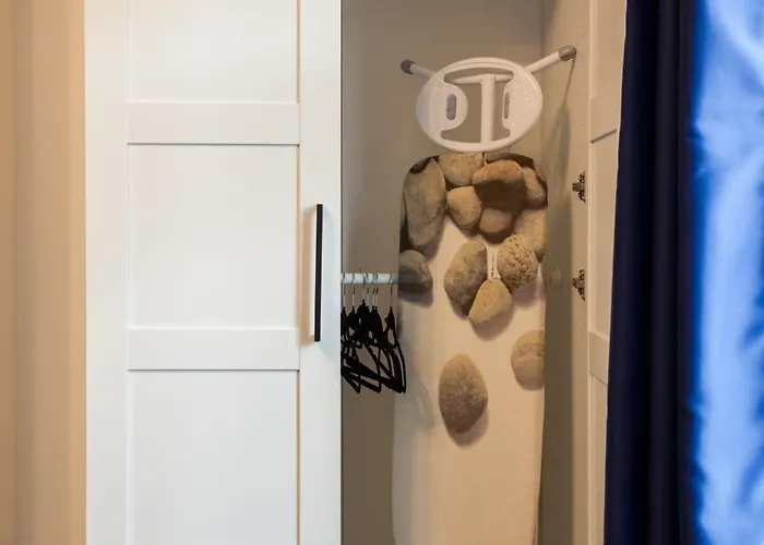 Entire Modern In And Near Peak District *