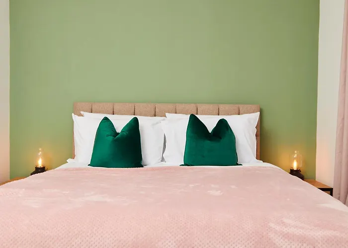 Stylish 5-bedroom Retreat Sleeps 9 By Purestay