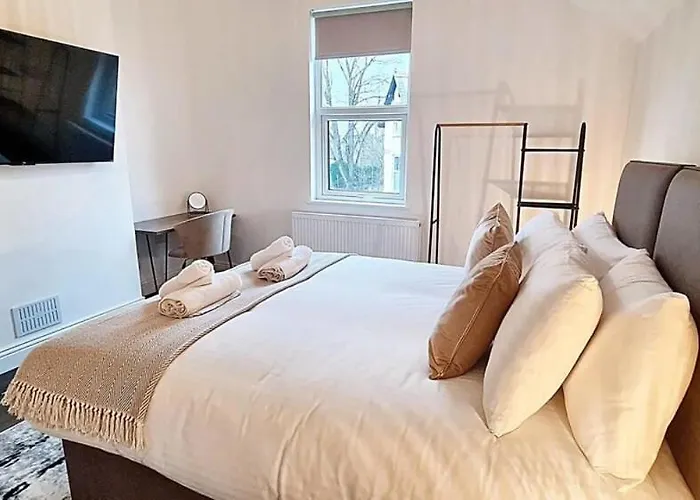 Stunning Luxury Spacious - 5 Bedrooms - Rest & Recharge In * Manchester