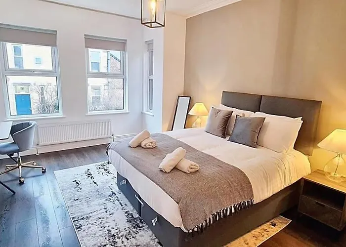 Feriehus Stunning Luxury Spacious - 5 Bedrooms - Rest & Recharge In