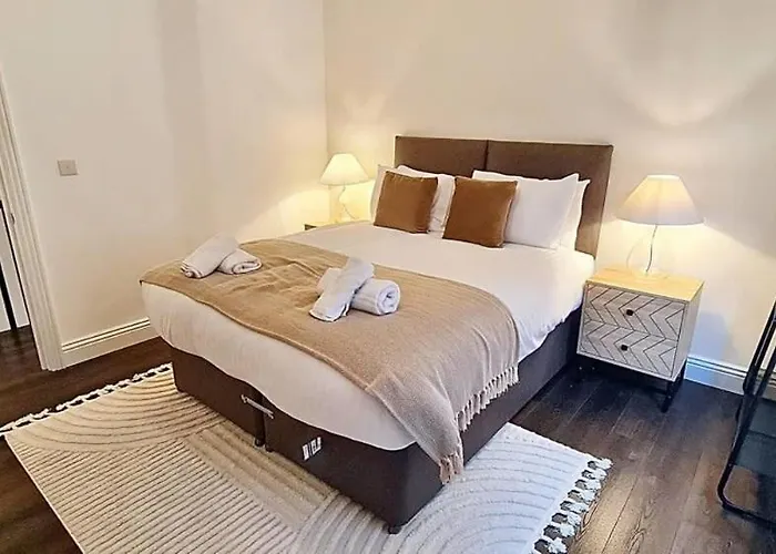 Stunning Luxury Spacious - 5 Bedrooms - Rest & Recharge In Casa vacanze Manchester