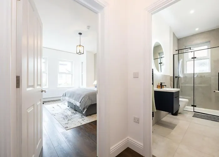 Stunning Luxury Spacious - 5 Bedrooms - Rest & Recharge In Casa vacanze Manchester