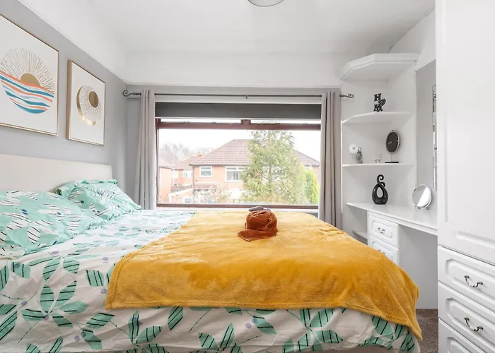 Elegant 3-bedroom Retreat Free Parking Keenzchillz