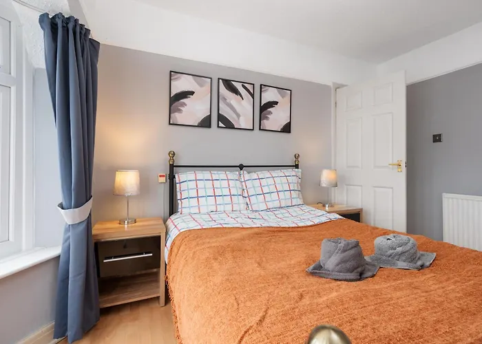 Elegant 3-bedroom Retreat Free Parking Keenzchillz Apartman *