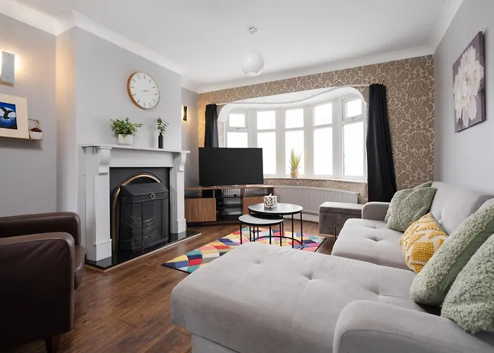 Appartement Elegant 3-bedroom Retreat Free Parking Keenzchillz *