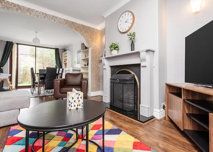 Appartement Elegant 3-bedroom Retreat Free Parking Keenzchillz