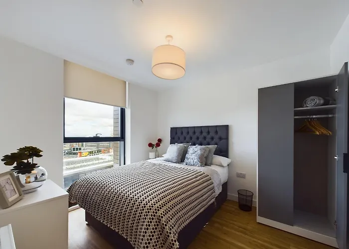 Apartment New! 2 Bedroom Flat In Waters By With Us, Perfect For Families, Couples & Groups, Free Private Parking! *