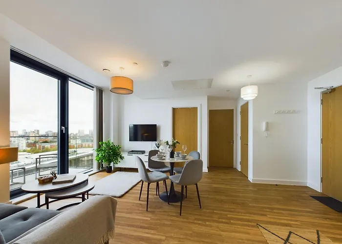 Apartment New! 2 Bedroom Flat In Waters By With Us, Perfect For Families, Couples & Groups, Free Private Parking! Manchester
