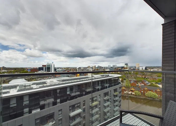 New! 2 Bedroom Flat In Waters By With Us, Perfect For Families, Couples & Groups, Free Private Parking! * Manchester