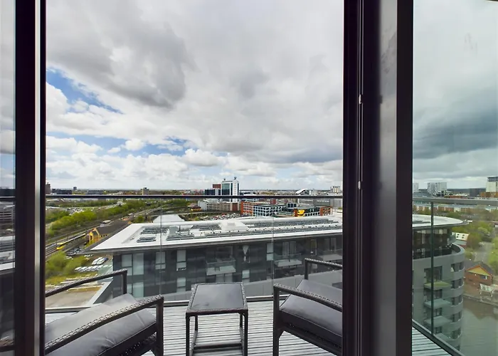 Daire New! 2 Bedroom Flat In Waters By With Us, Perfect For Families, Couples & Groups, Free Private Parking! *