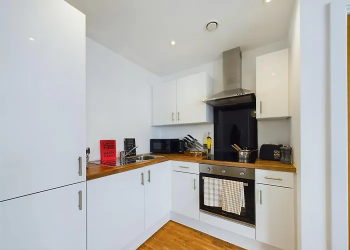 Apartment New! 2 Bedroom Flat In Waters By With Us, Perfect For Families, Couples & Groups, Free Private Parking! Manchester