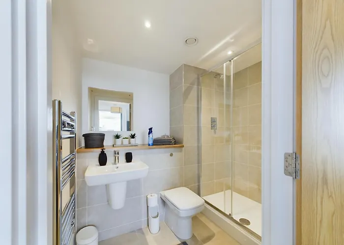 New! 2 Bedroom Flat In Waters By With Us, Perfect For Families, Couples & Groups, Free Private Parking!