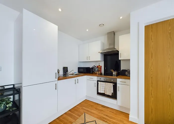 New! 2 Bedroom Flat In Waters By With Us, Perfect For Families, Couples & Groups, Free Private Parking! Apartament