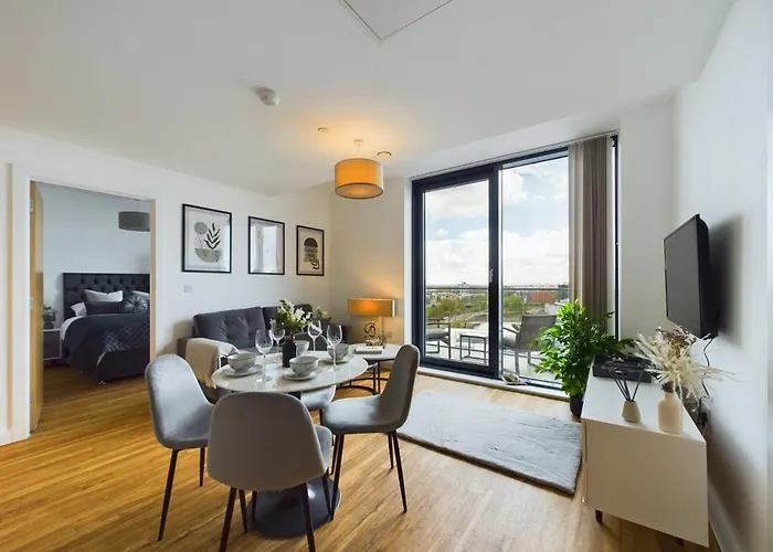 New! 2 Bedroom Flat In Waters By With Us, Perfect For Families, Couples & Groups, Free Private Parking! Daire Manchester