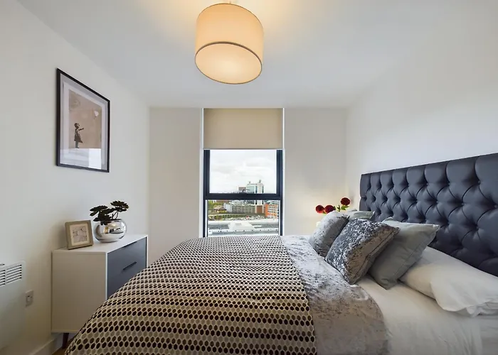 New! 2 Bedroom Flat In Waters By With Us, Perfect For Families, Couples & Groups, Free Private Parking!