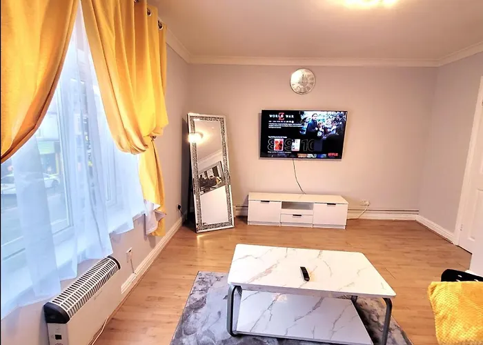 Charming Near Centre By Etihad Coop Arena *