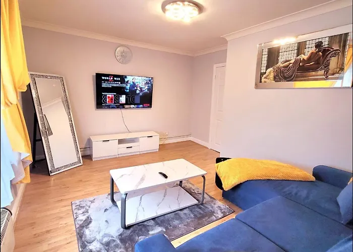 Charming Near Centre By Etihad Coop Arena 아파트 *