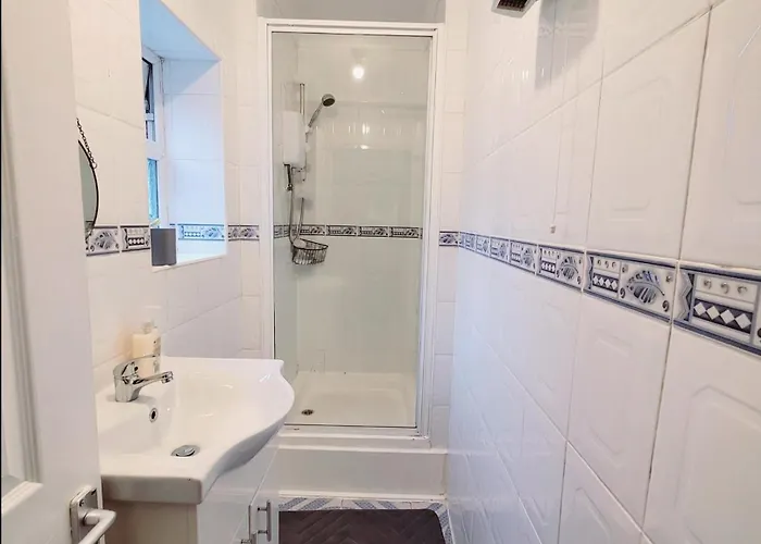 Charming Near Centre By Etihad Coop Arena