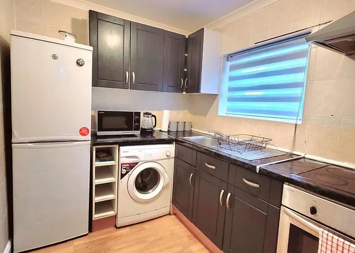 Charming Near Centre By Etihad Coop Arena *