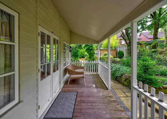 Garden In Hidden Oasis, - Pass The Keys