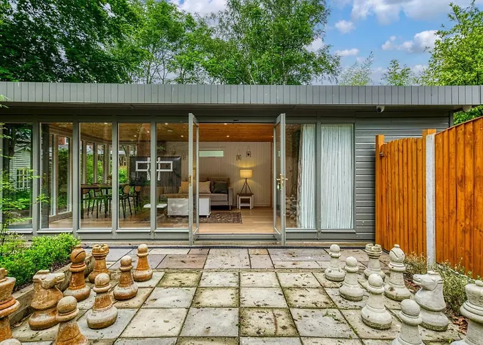 Garden In Hidden Oasis, - Pass The Keys * 맨체스터