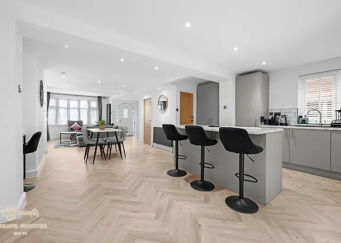 펜션 Entire Modern & Spacious 3bdr In Right Next To Coop Live & Ethiad