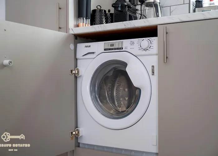 Entire Modern & Spacious 3bdr In Right Next To Coop Live & Ethiad * Manchester