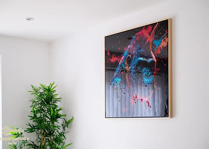 Entire Modern & Spacious 3bdr In Right Next To Coop Live & Ethiad *