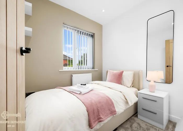 Entire Modern & Spacious 3bdr In Right Next To Coop Live & Ethiad Prázdninový dům