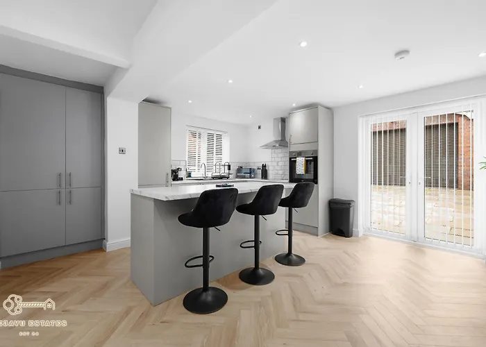 Entire Modern & Spacious 3bdr In Right Next To Coop Live & Ethiad * 맨체스터