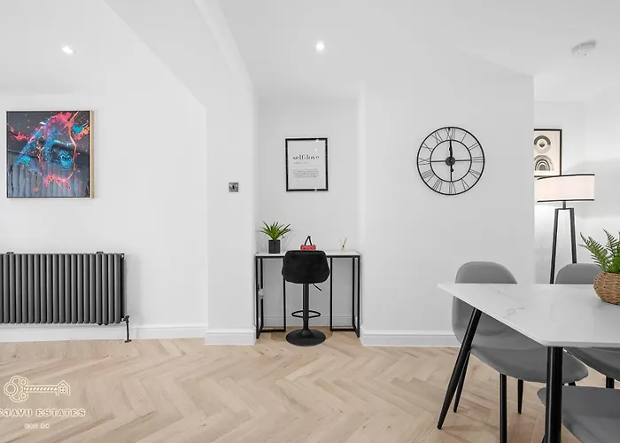 Entire Modern & Spacious 3bdr In Right Next To Coop Live & Ethiad Tatil Evi *